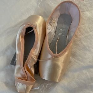 BRAND NEW Freed Studio Pointe Shoes